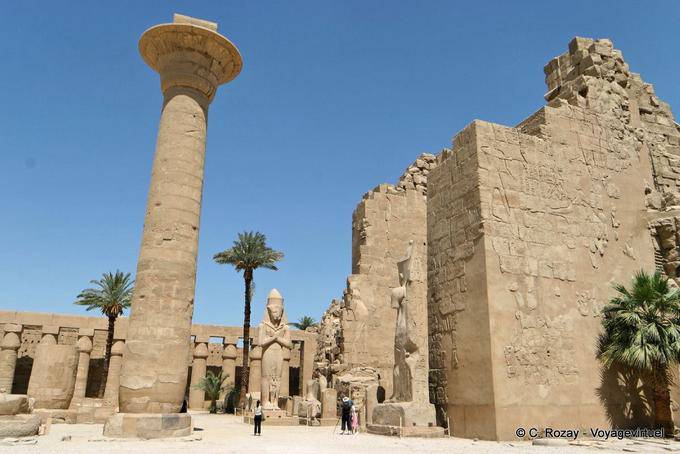 Colonne du pharaon éthiopien Taharqa, temple de Karnak - Égypte