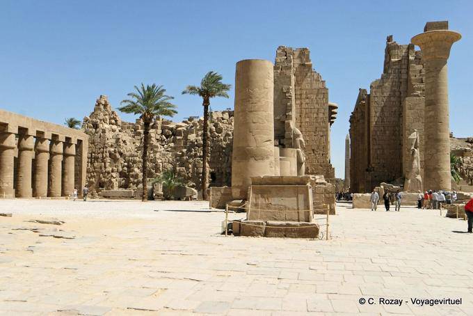 La Grande cour ou cour éthiopienne, temple de Karnak - Égypte