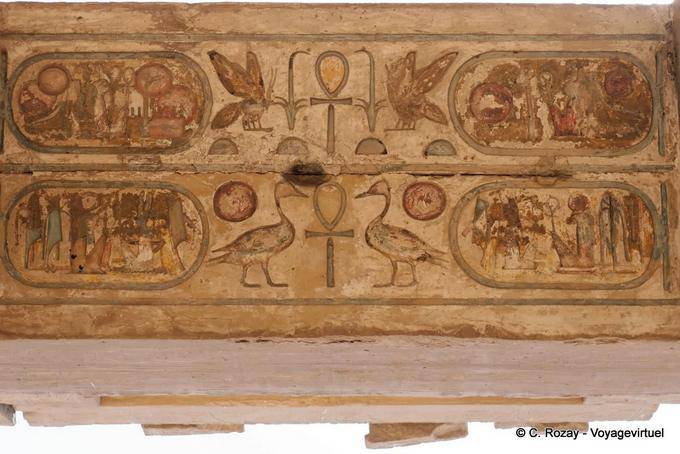 Autre linteau à la symbolique colorée, temple de Karnak - Égypte