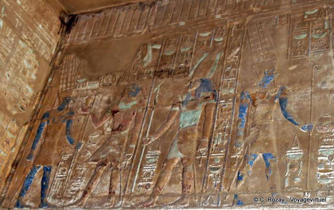 Polychrome de la salle décorée de l'Akh-Menou, temple de Karnak - Égypte