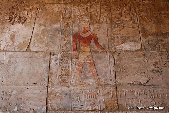 Chapelle d'Hatchepsout, relief en couleur, temple de Karnak - Égypte