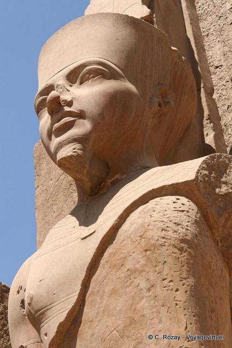 Amon sous les traits de Toutankhamon, Sanctuaire des barques sacrées, temple de Karnak - Égypte
