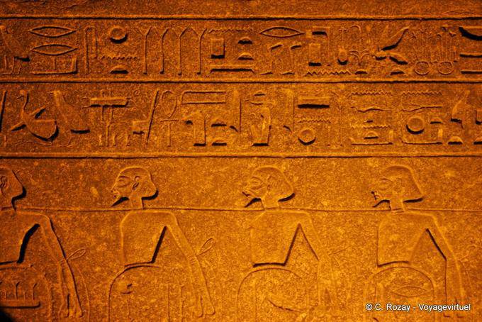 Fresque des ennemis du pharaon attachés, Temple de Louxor - Égypte