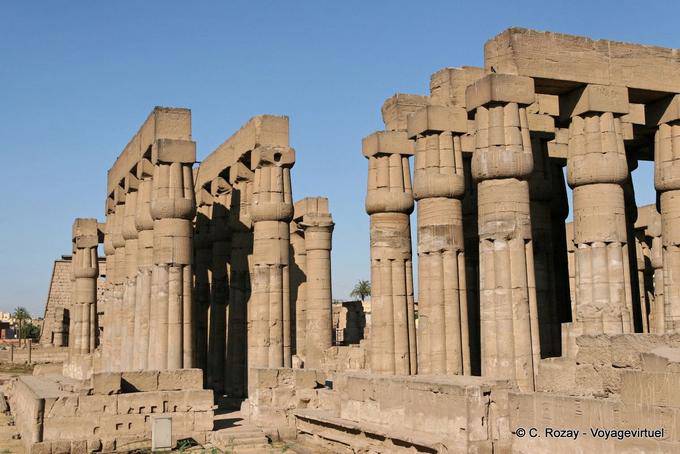 Forêt de colonnes, vue de jour, Temple de Louxor - Égypte
