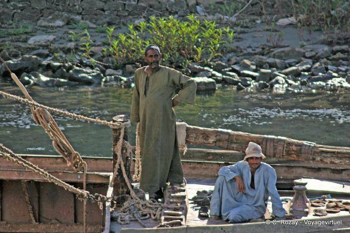 Fellahs du Nil sur un bateau de passage - Égypte