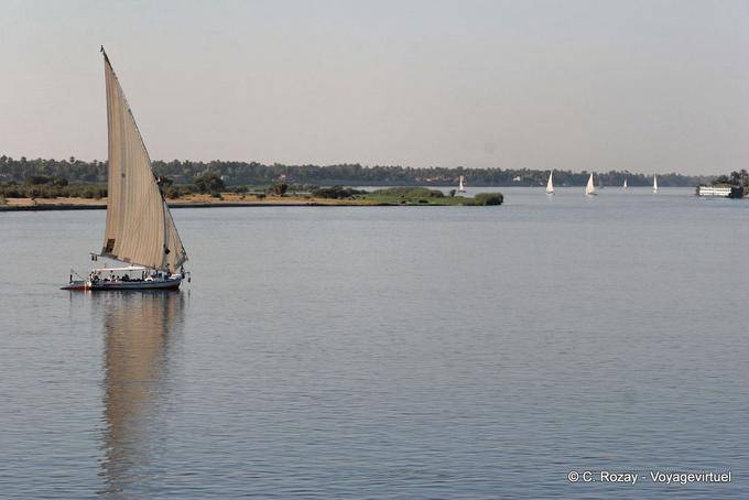 Felouca dans les méandres du fleuve - Égypte
