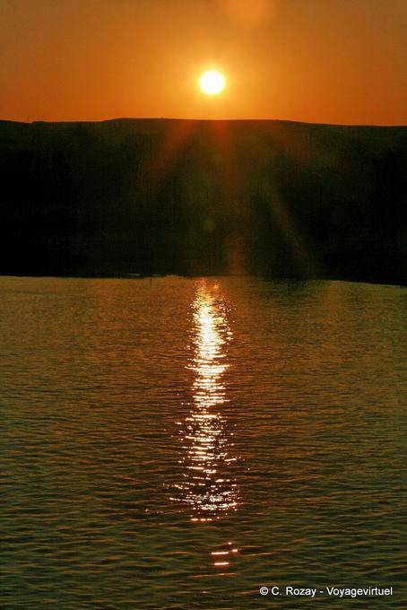 Coucher de soleil sur le Nil pendant la croisière - Égypte