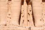 Isis Nofret, Bent Anat, Mout-Touy au pied de Ramsès, Abou Simbel, Egypte.