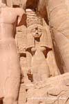 Néfertari, principale épouse de Ramsès, entrée du Temple de la Re-Harakhte, Abou Simbel, Egypte.