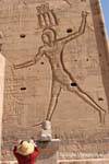 Ptolémée, détail à droite du premier pylône, Philae, Egypte.