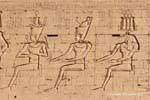 Représentations de divinités assises, côté du pylône, temple d'Edfou, Egypte.