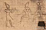 Offrande du pharaon Ptolémée XII aux dieux, gauche du pylône, esplanade du temple, Edfou, Egypte.