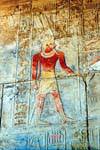 Couleurs préservées d'un pharaon, relief, temple de Karnak, Egypte.