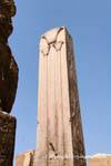 Colonne héraldique de Thoutmosis III - Elle est ornée avec le lis du sud, Karnak, Egypte.