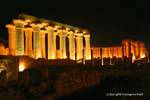 Le Temple de Louxor éclairé, vue de l'extérieur et la nuit, Egypte.