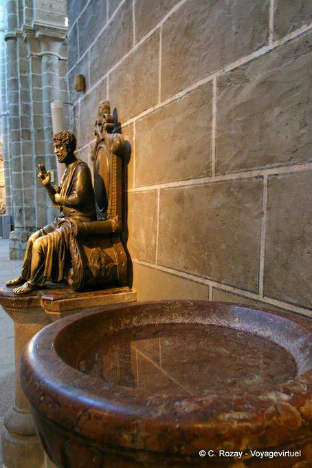 Bénitier et saint, cathédrale d'Ávila - Espagne