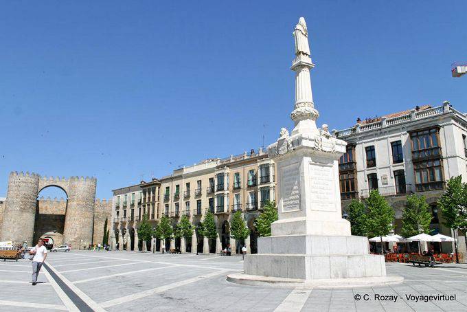 La gardienne sur la place, Puerta de San Vicente, Ávila - Espagne