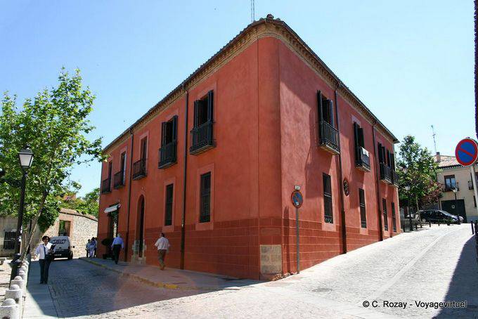 Maison rouge en angle, Ávila - Espagne