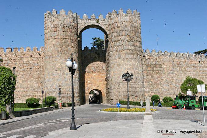 Ávila, Puerta de San Vicente et murailles fortifiées - Espagne