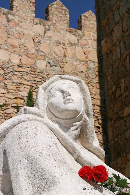 Gros-plan sur la statue de Santa Teresa de Ávila - Espagne