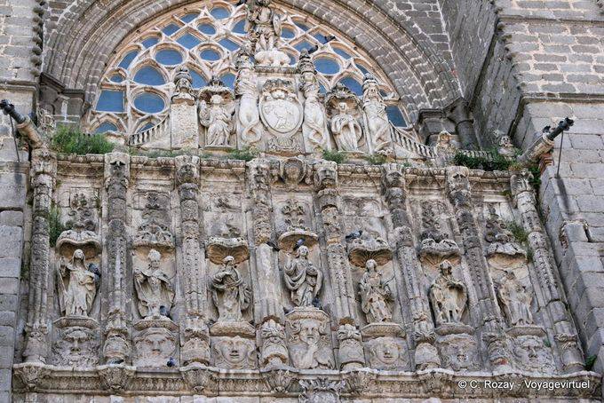 Fronton de la plus ancienne cathédrale du gothique espagnol, Ávila - Espagne