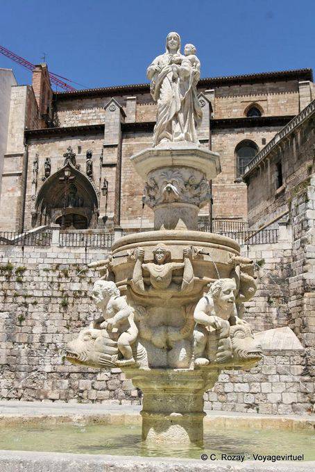 Burgos, fontaine virginale, Plaza Santa Maria - Espagne