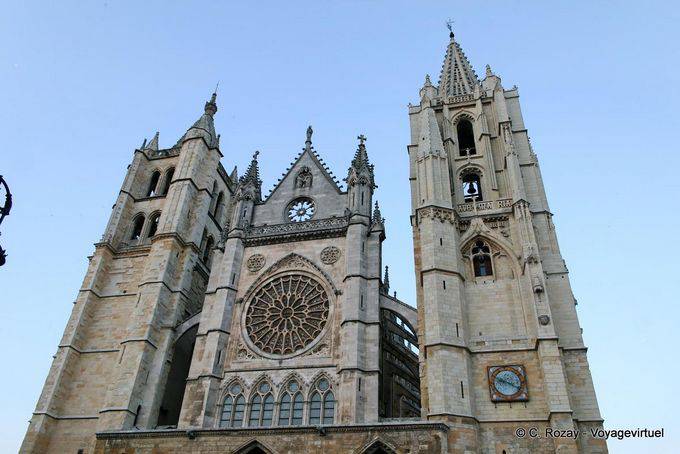 Les Tours gothiques de la cathédrale de León - Espagne