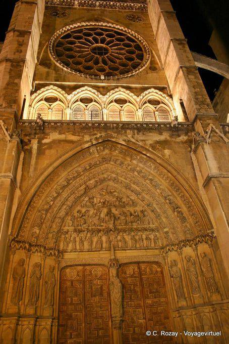 Pórtico de Nuestra Senora la Blanca vue de nuit, cathédrale de León - Espagne