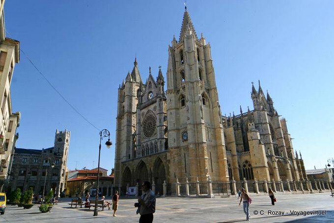 Panorama depuis la calle Ancha sur Santa-Maria de León - Espagne