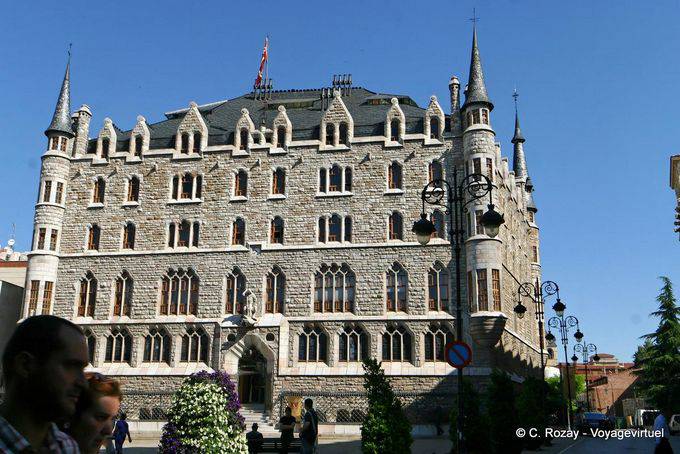 Casa Botines, Calle de la Legión VII, León - Espagne