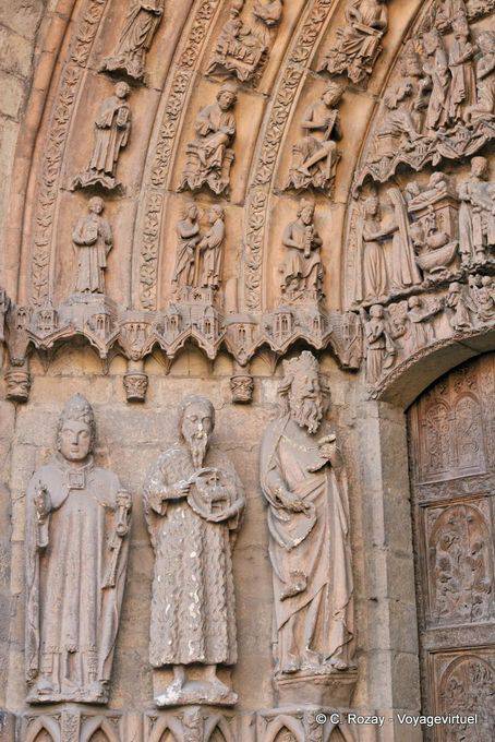 Statues à gauche de la porte de San Juan, façade occidentale, cathédrale de León - Espagne