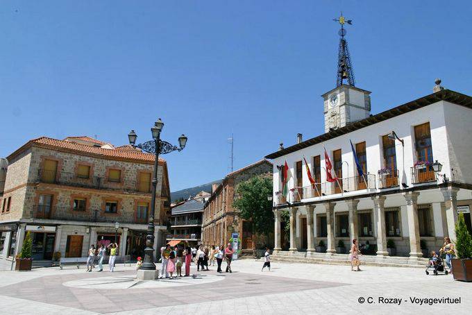 Plaza del Álamo, Ayuntamiento, Miraflores della Sierra - Espagne
