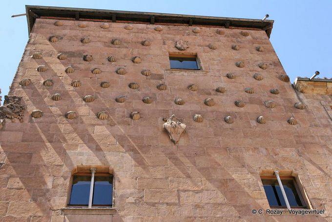 Casa de las Conchas, façade aux coquilles St Jacques, Salamanque - Espagne