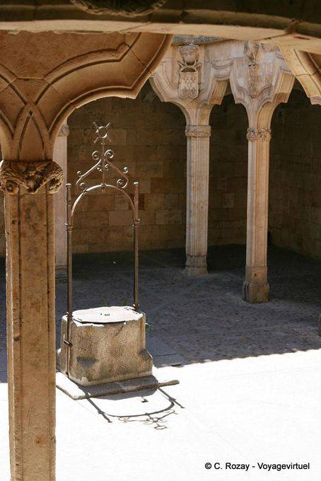 Ombre du puits, Las Escuelas Menores, Salamanque - Espagne