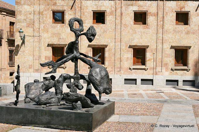 Art moderne, statue de métal, Plaza Anaya, Salamanque - Espagne