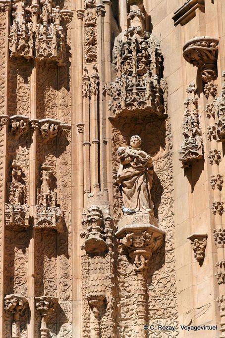 Finesse sculpturale de la façade, Salamanque cathédrale - Espagne
