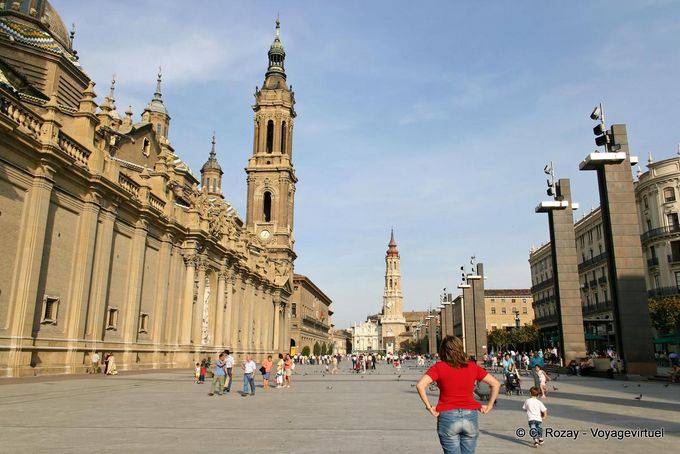 Saragosse, panoramique sur la Plaza del Pilar - Espagne