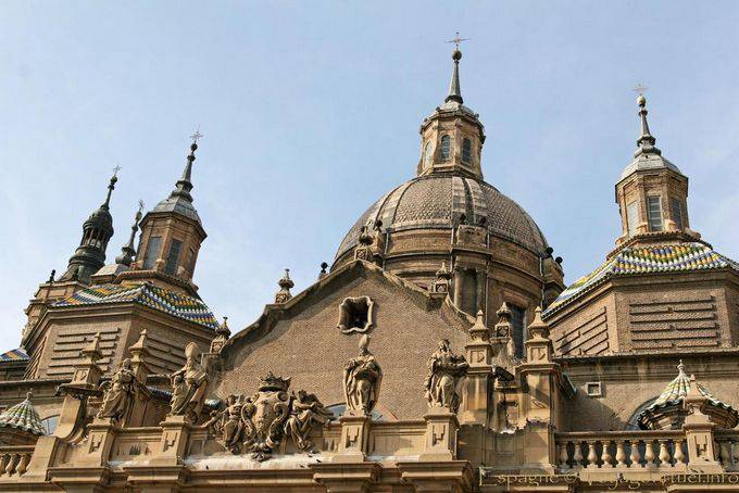 Haut de la porte centrale de la façade sud, Catedral-Basílica de Nuestra Señora del Pilar, Saragosse - Espagne