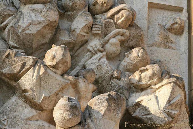 Détail d'une sculpture sur la plaza del Pilar, Saragosse - Espagne