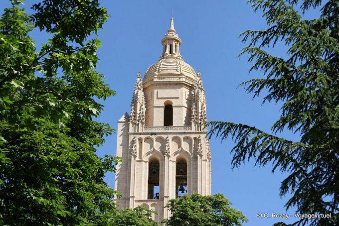 Haut de la tour qui mesure 88 mètres de haut, cathédrale de Santa María, Ségovie - Espagne