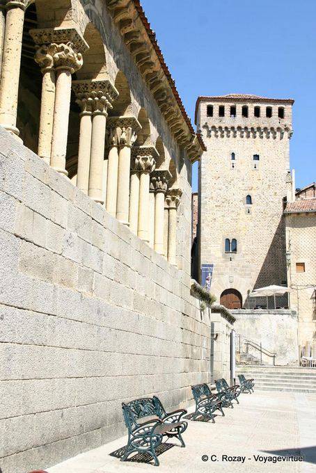 Torreon de Lozoya, vu depuis Pórtico de la iglesia de San Martín, Ségovie - Espagne