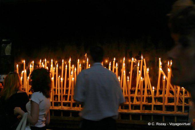 Ferveur religieuse dans la basilique de Saragosse - Espagne