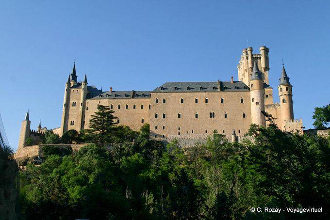 Façade est de l'Alcazar de Ségovie - Espagne