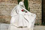 Statue blanche de Santa Teresa d'Ávila, .