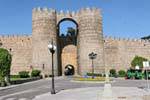 Ávila, Puerta de San Vicente et murailles fortifiées, Espagne.