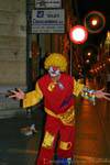 Clown dans une rue piétonne, León, Espagne.