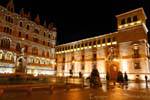 León by night, Plaza San Marcelo Diputación, Espagne.