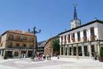 Plaza del Álamo, Ayuntamiento, Miraflores della Sierra, Espagne.