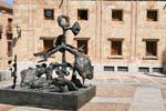 Art moderne, statue de métal, Plaza Anaya, Salamanque, Espagne.