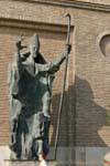 Immense statue religieuse, Plaza del Pilar, Saragosse, Espagne.